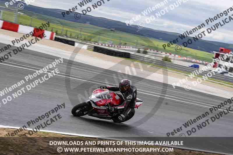cadwell no limits trackday;cadwell park;cadwell park photographs;cadwell trackday photographs;enduro digital images;event digital images;eventdigitalimages;navarra;no limits trackdays;peter wileman photography;racing digital images;trackday digital images;trackday photos